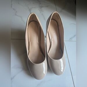 👠 Kelly & Katie - Nude heels from Charol - Size 10W - Dress Classic!